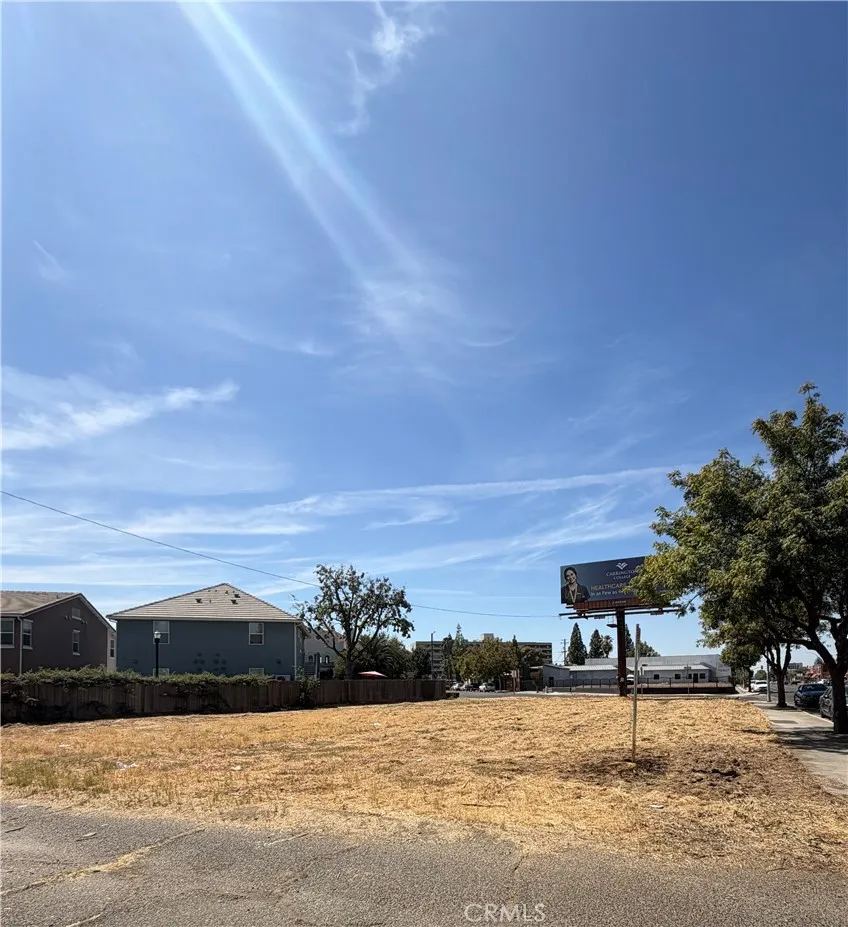 46610332 Divisadero Fresno, CA 93721