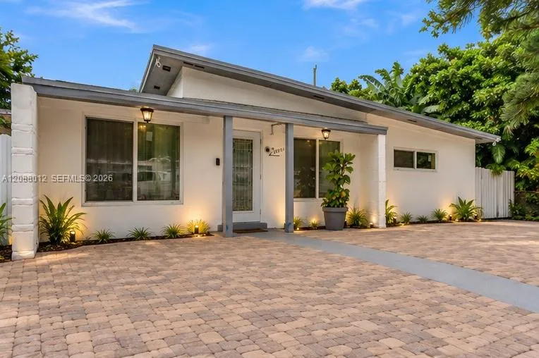 12501 NW 22nd Ave Miami, FL 33167