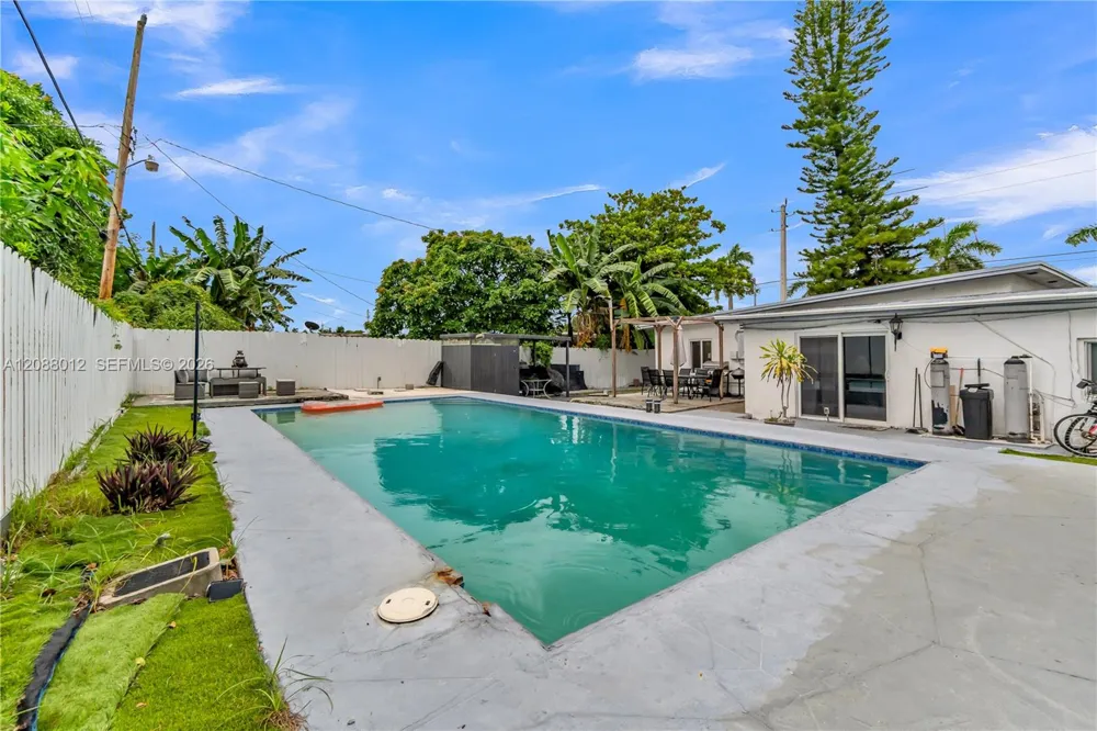 12501 NW 22nd Ave Miami, FL 33167