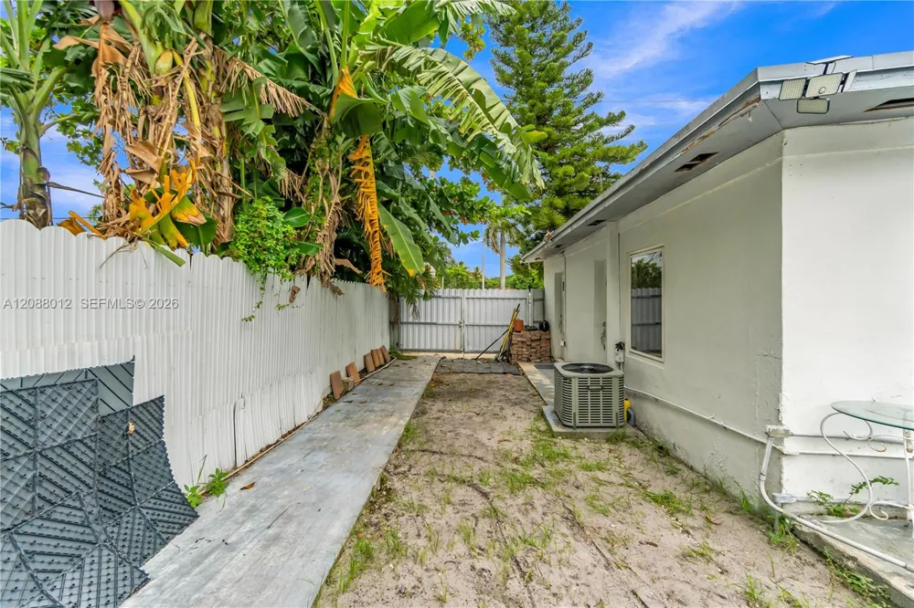 12501 NW 22nd Ave Miami, FL 33167