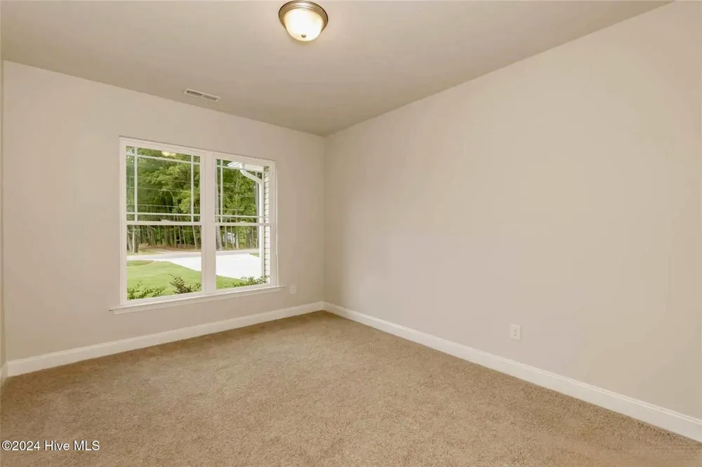 180 Seashore Street Grimesland, NC 27837