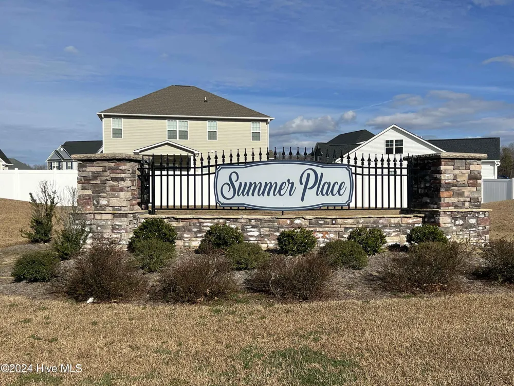 180 Seashore Street Grimesland, NC 27837