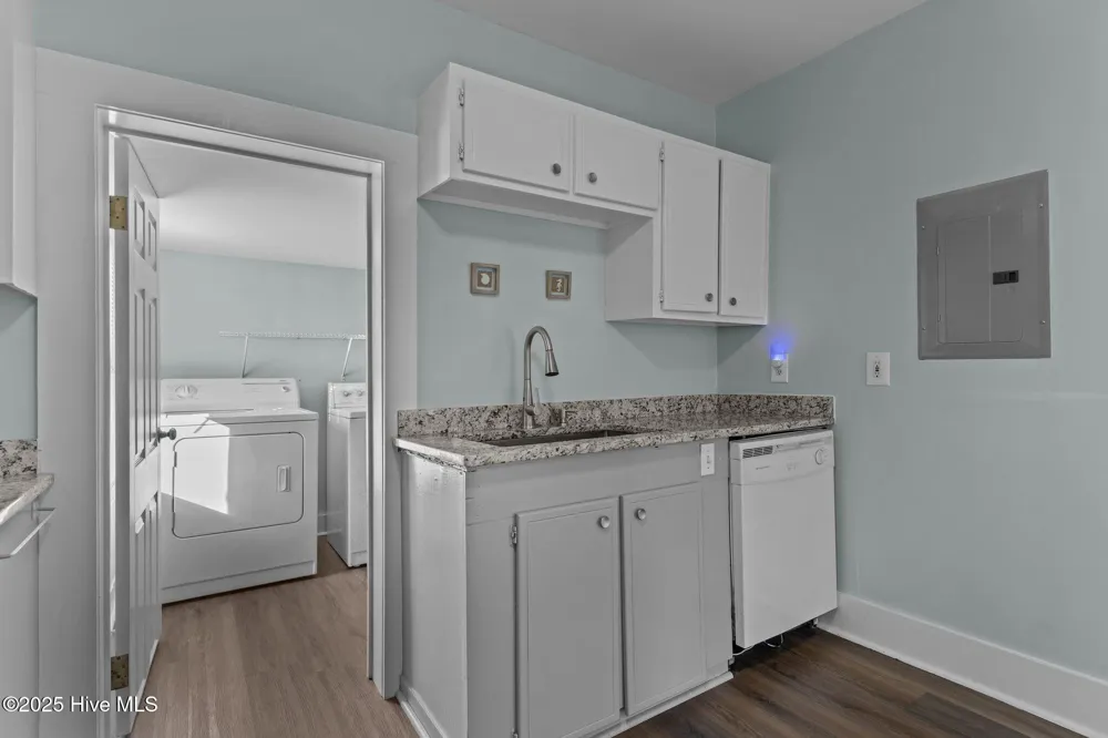 1406 Evans Street #B Morehead City, NC 28557