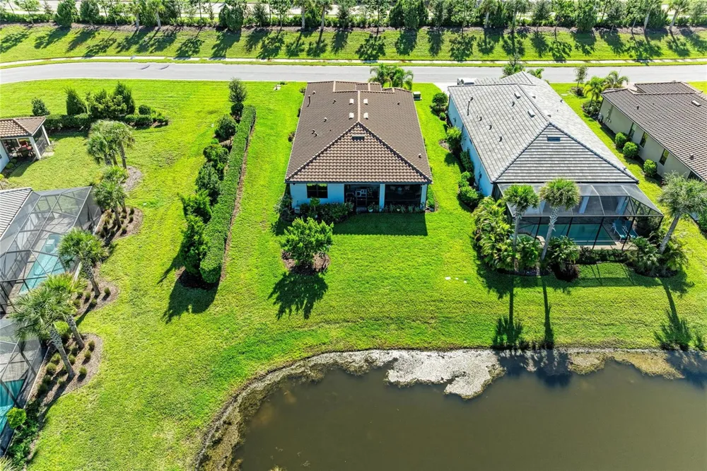 7683 SUMMERLAND COVE Lakewood Ranch, FL 34202