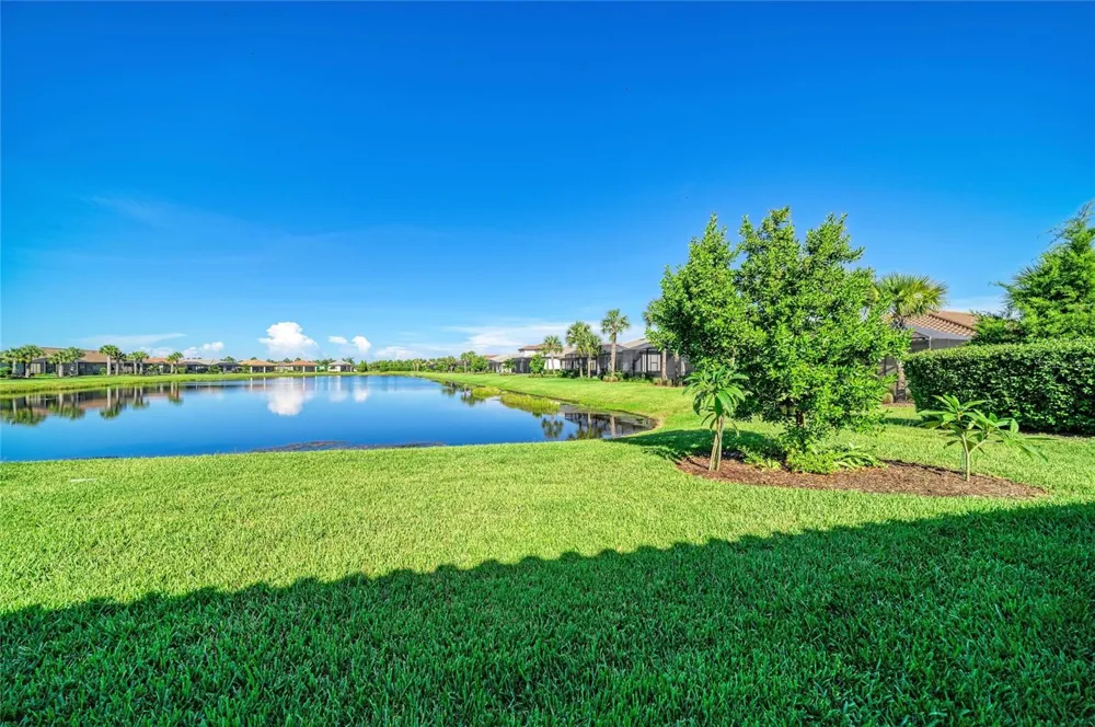 7683 SUMMERLAND COVE Lakewood Ranch, FL 34202