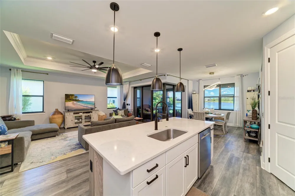 7683 SUMMERLAND COVE Lakewood Ranch, FL 34202