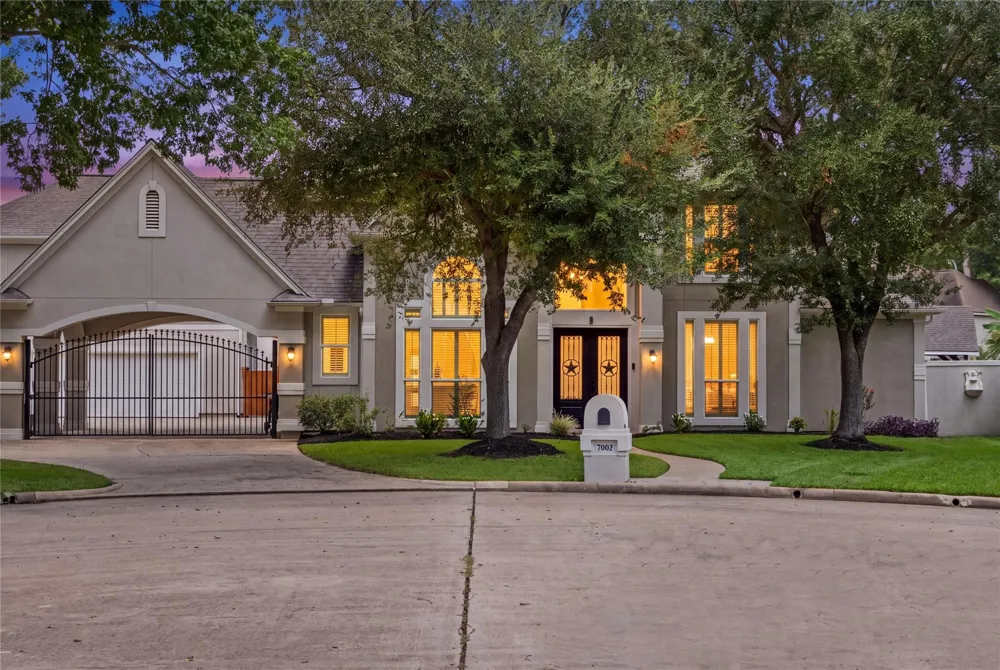 7002 Champions Centre Court Houston, TX 77069