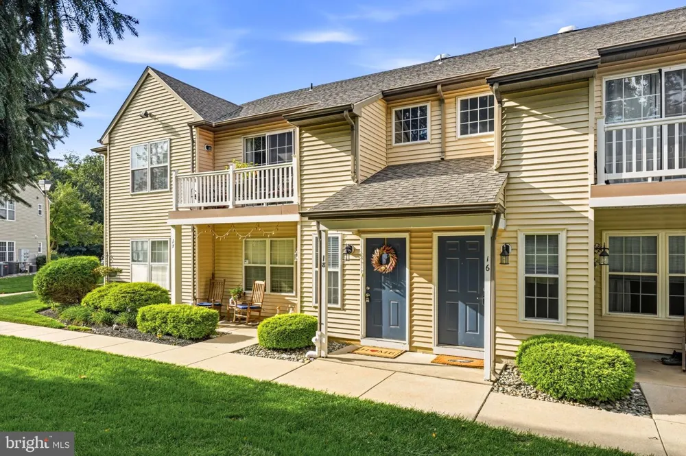 18 CRESTMONT DRIVE Mantua, NJ 08051