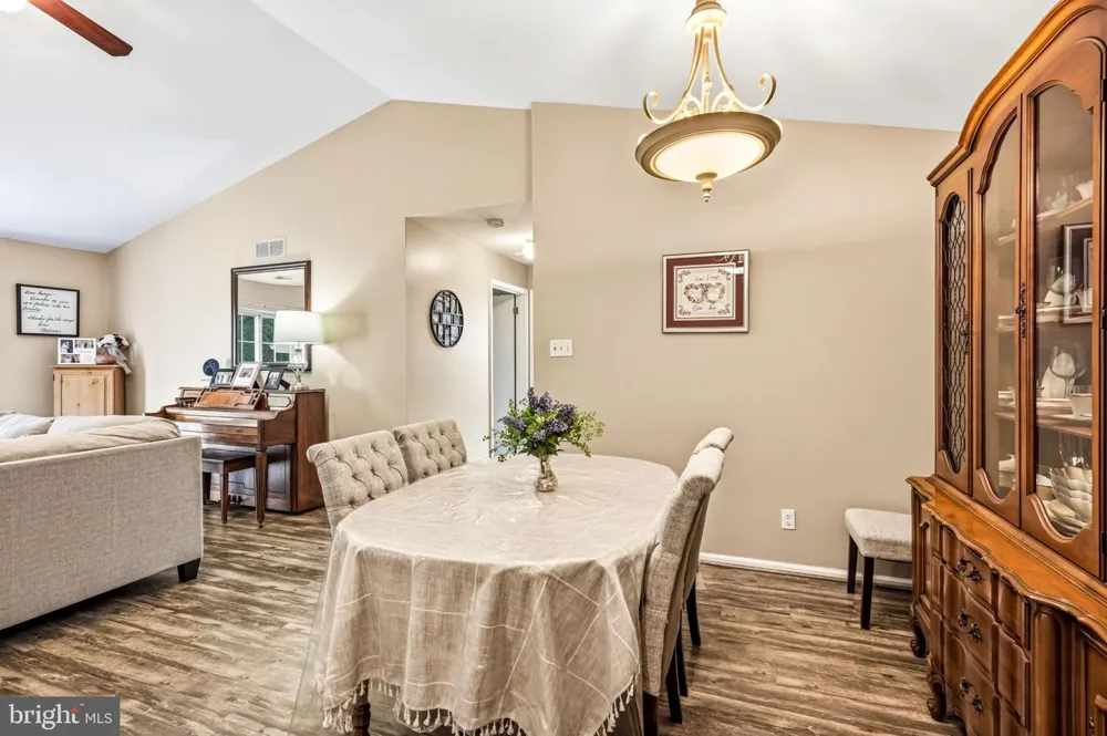 18 CRESTMONT DRIVE Mantua, NJ 08051