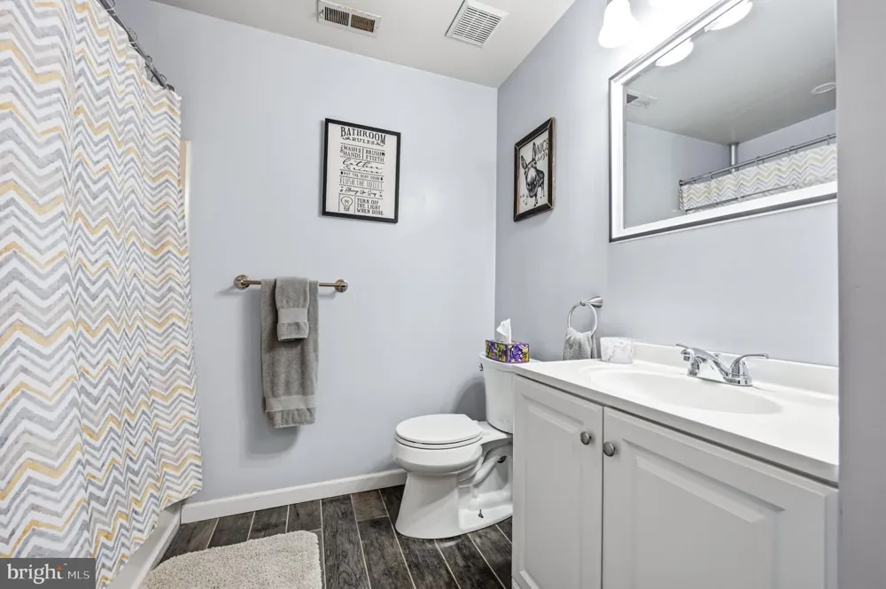 18 CRESTMONT DRIVE Mantua, NJ 08051