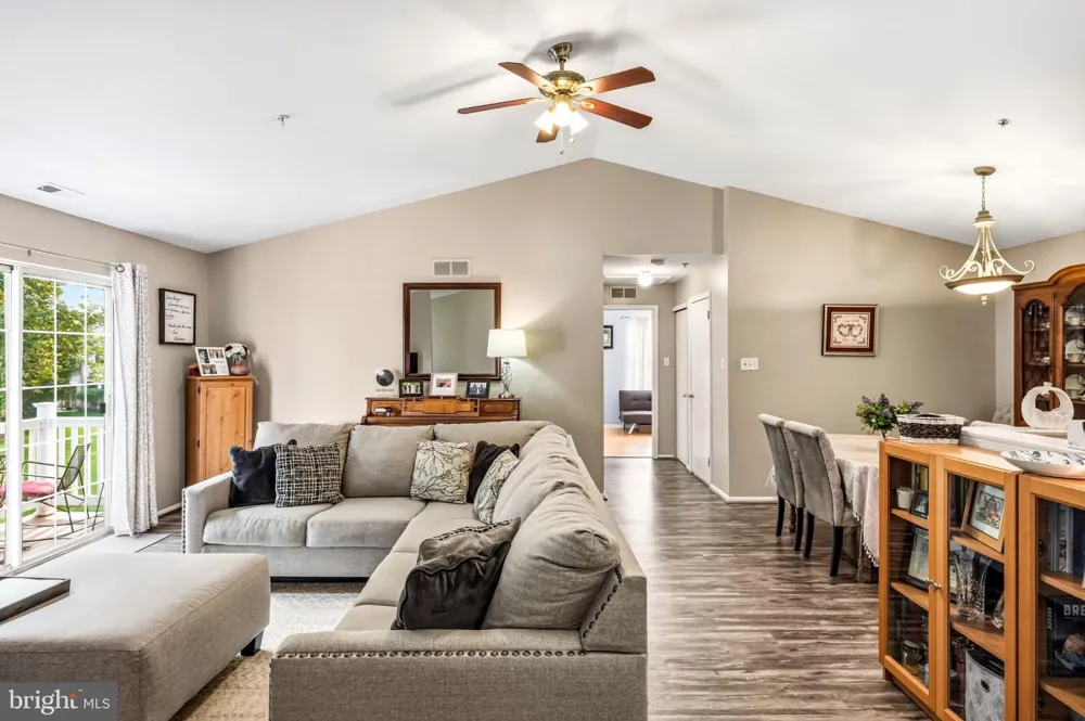 18 CRESTMONT DRIVE Mantua, NJ 08051