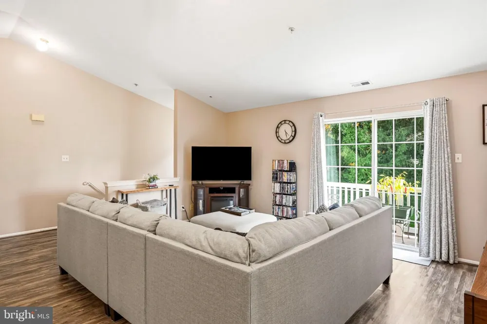 18 CRESTMONT DRIVE Mantua, NJ 08051