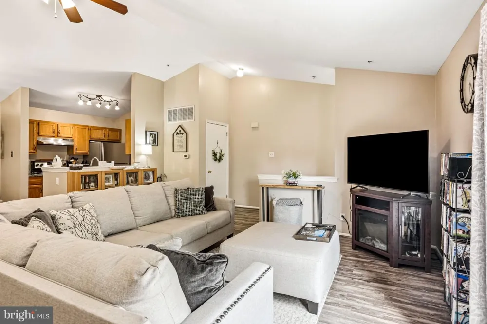 18 CRESTMONT DRIVE Mantua, NJ 08051