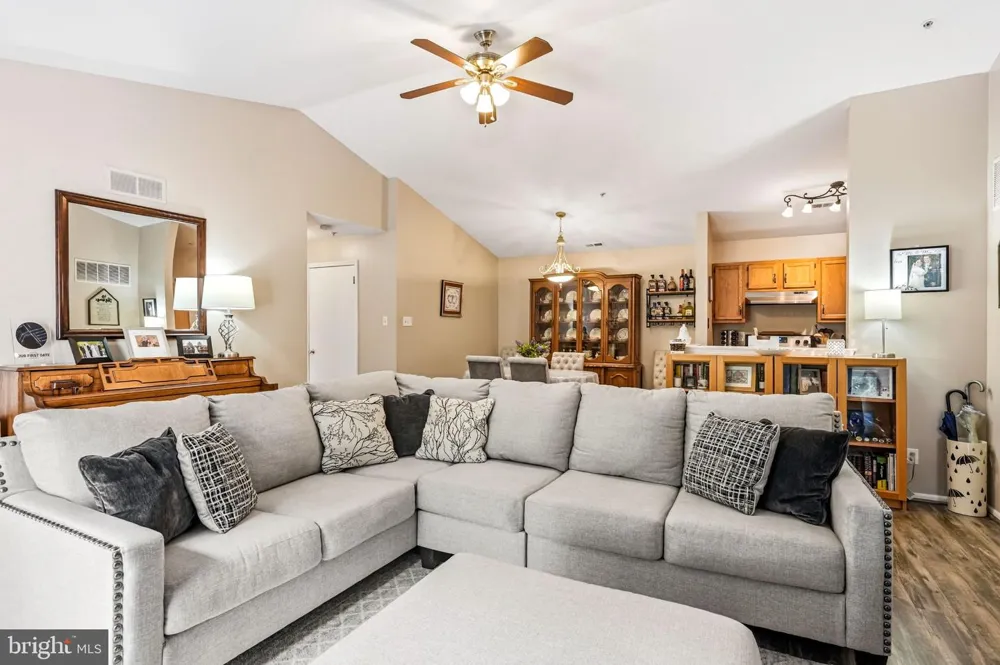 18 CRESTMONT DRIVE Mantua, NJ 08051