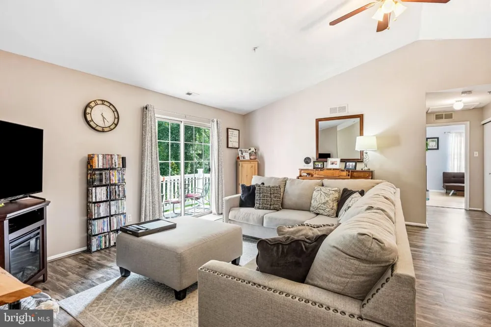 18 CRESTMONT DRIVE Mantua, NJ 08051