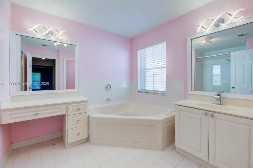 13945 S Cypress Cove Cir Davie, FL 33325