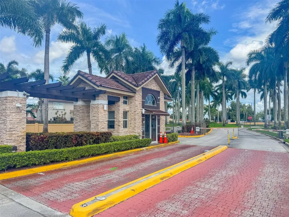 13945 S Cypress Cove Cir Davie, FL 33325