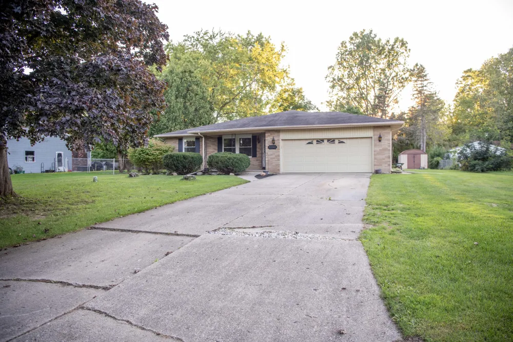 1282 Yorktown Drive Flint, MI 48532