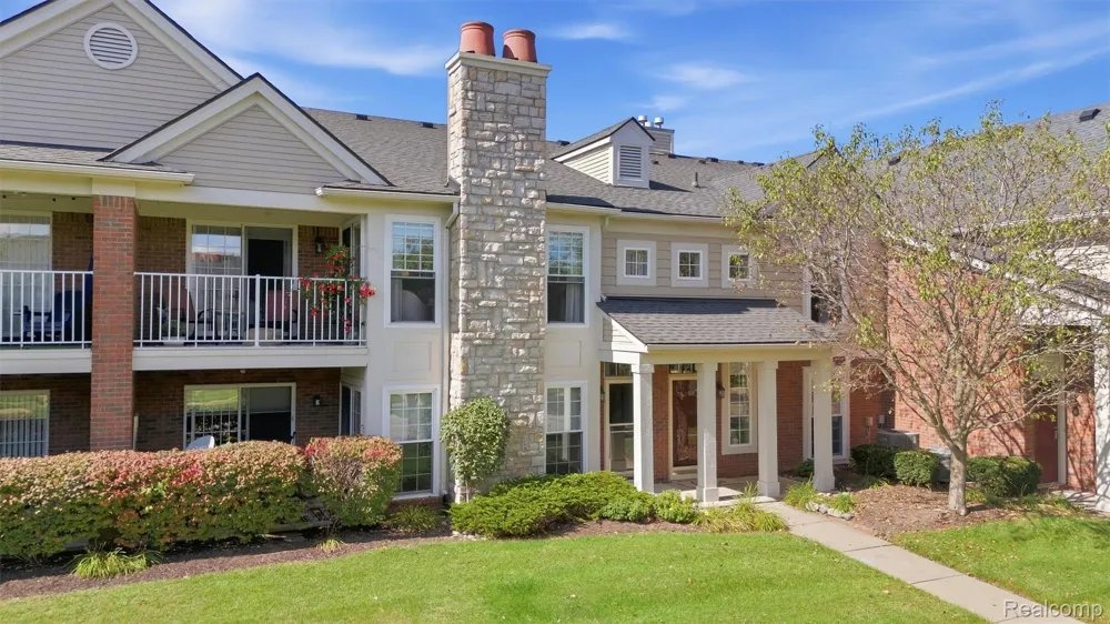 28259 Oakmonte Circle E Lyon Charter Township, MI 48165