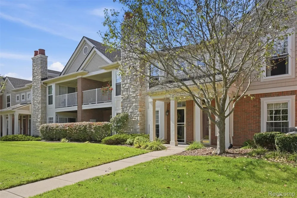 28259 Oakmonte Circle E Lyon Charter Township, MI 48165
