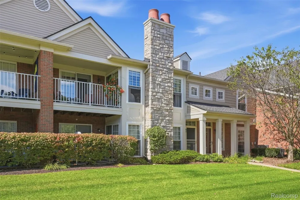 28259 Oakmonte Circle E Lyon Charter Township, MI 48165