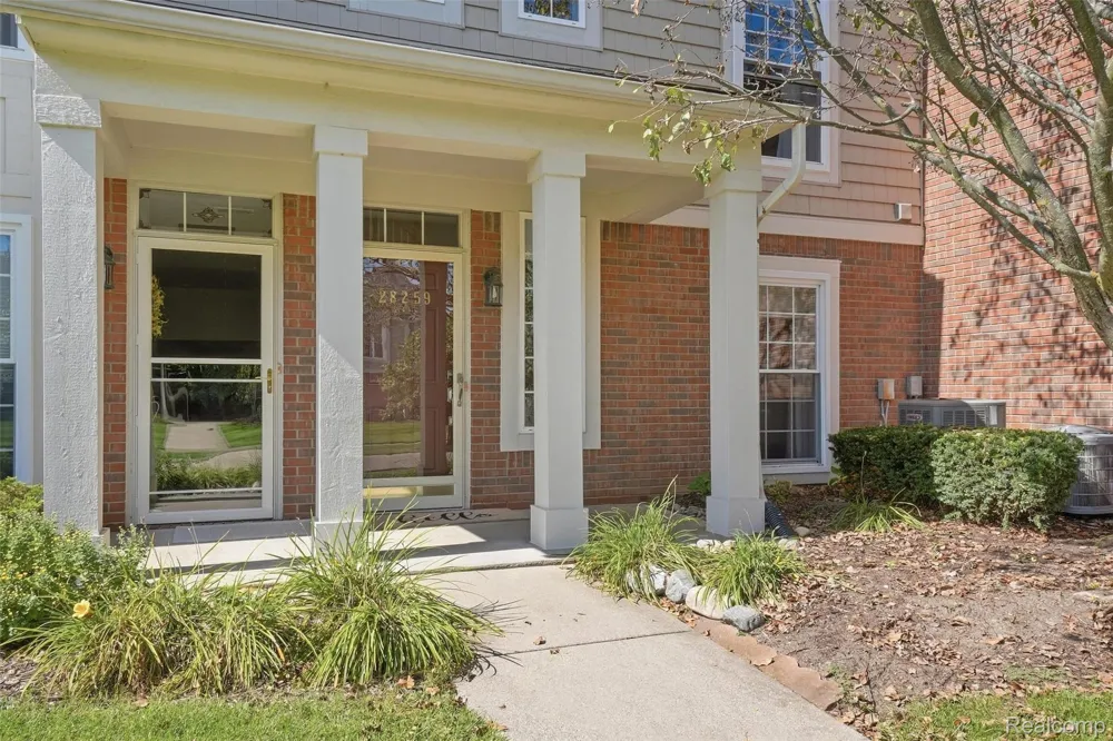 28259 Oakmonte Circle E Lyon Charter Township, MI 48165