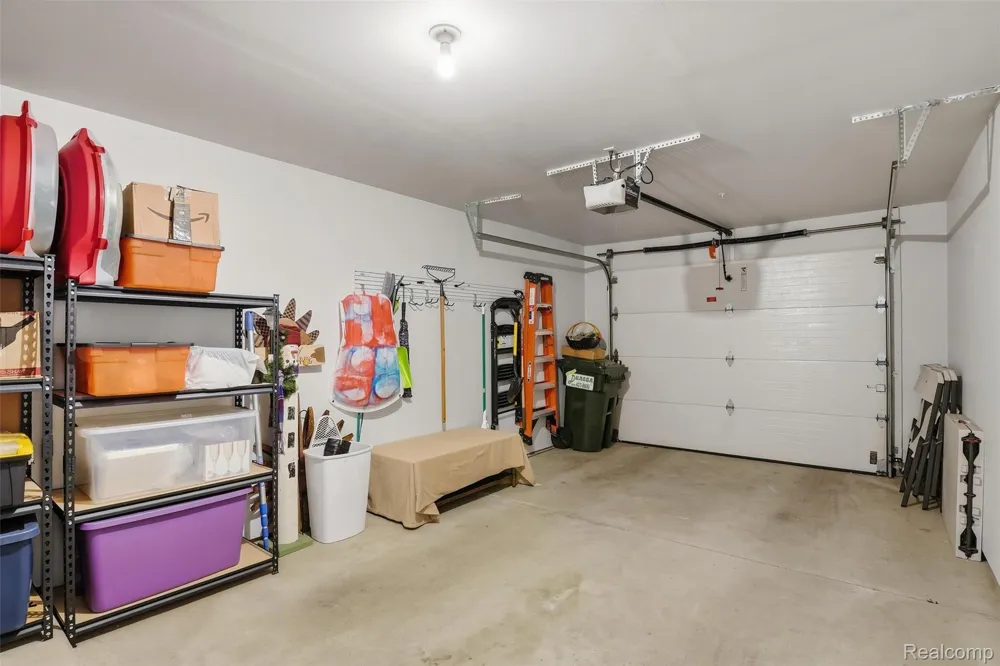 28259 Oakmonte Circle E Lyon Charter Township, MI 48165
