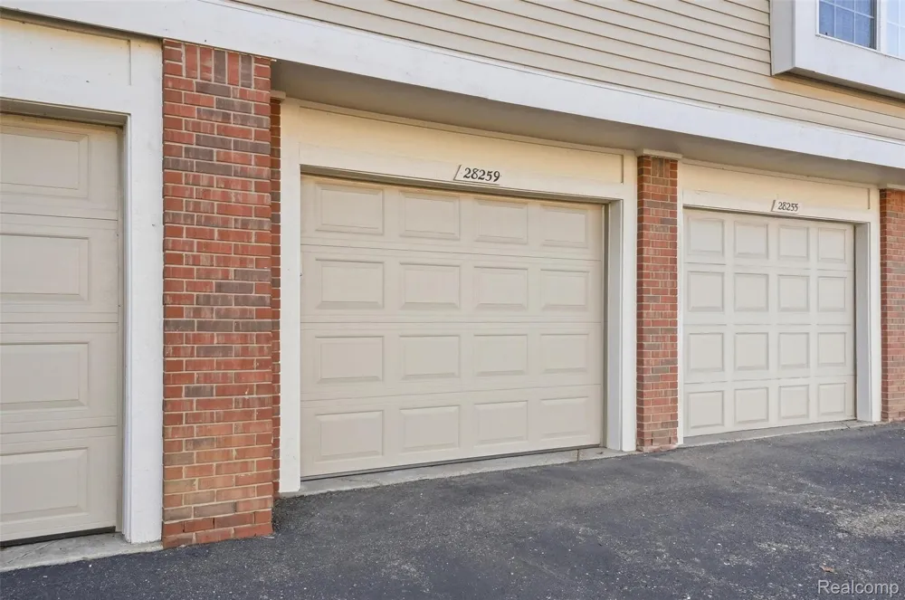 28259 Oakmonte Circle E Lyon Charter Township, MI 48165