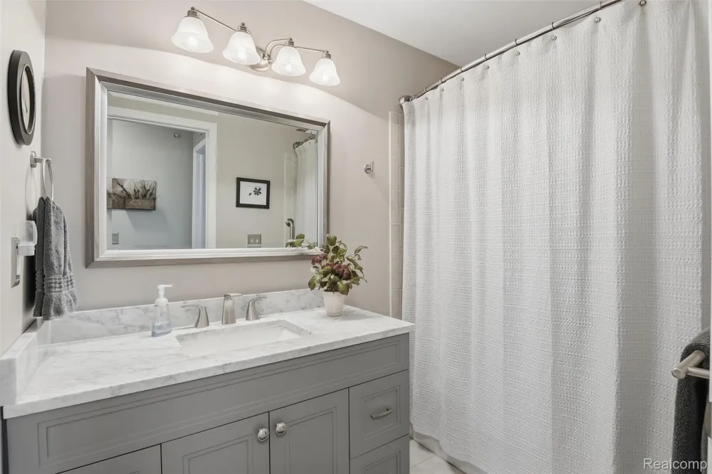 28259 Oakmonte Circle E Lyon Charter Township, MI 48165