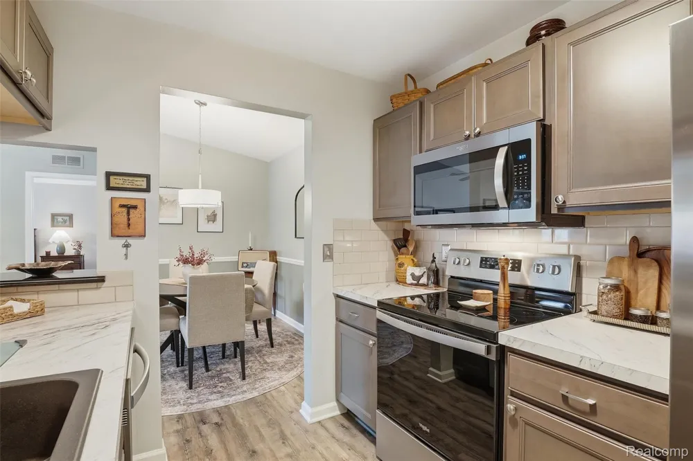 28259 Oakmonte Circle E Lyon Charter Township, MI 48165