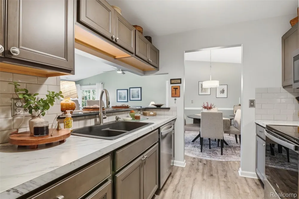 28259 Oakmonte Circle E Lyon Charter Township, MI 48165