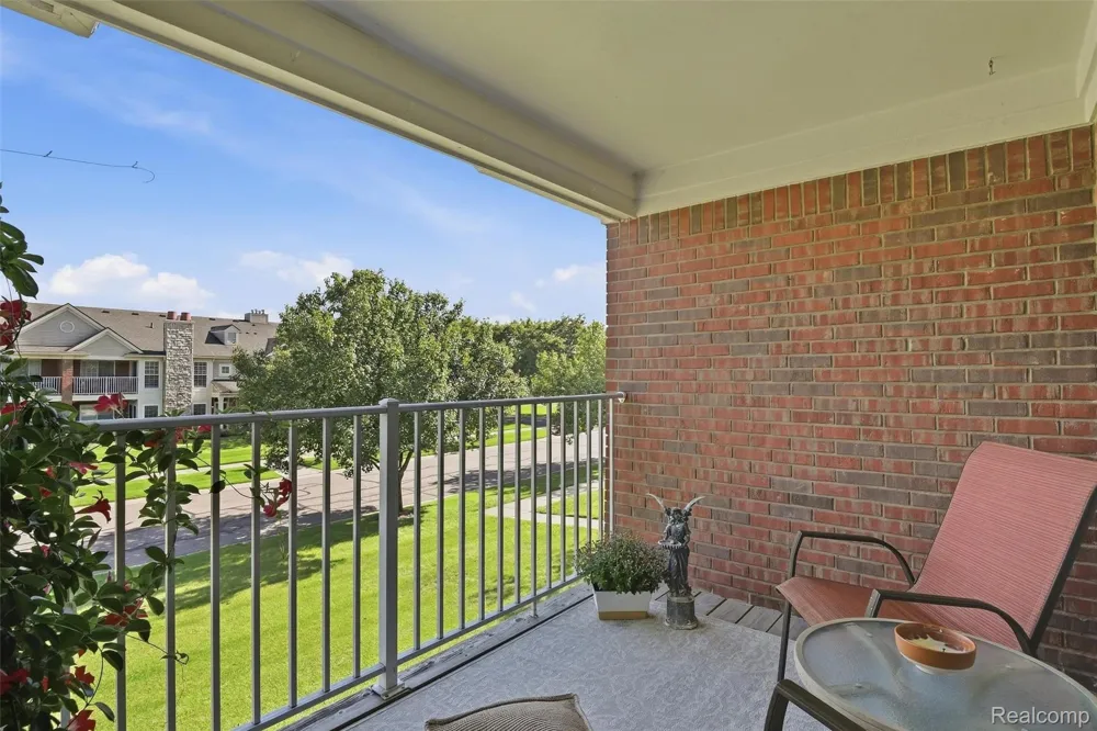 28259 Oakmonte Circle E Lyon Charter Township, MI 48165