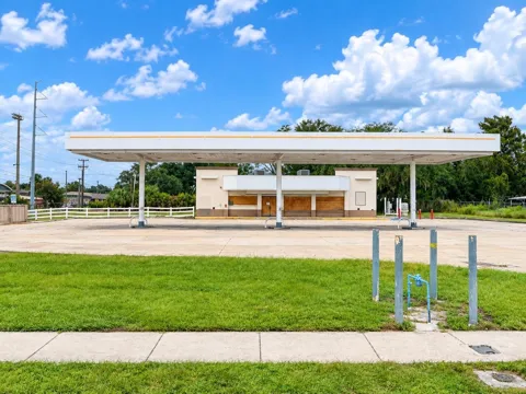 2425 W MEMORIAL BOULEVARD