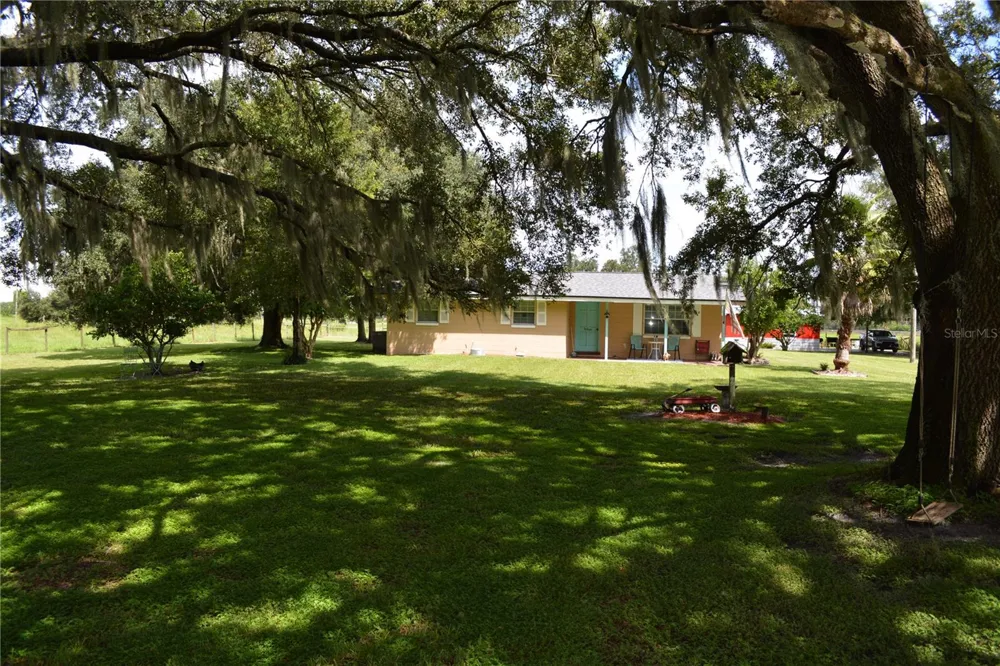 7826 CR 736 Center Hill, FL 33514