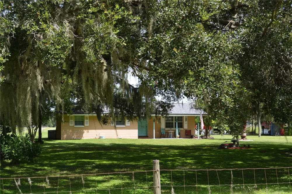 7826 CR 736 Center Hill, FL 33514