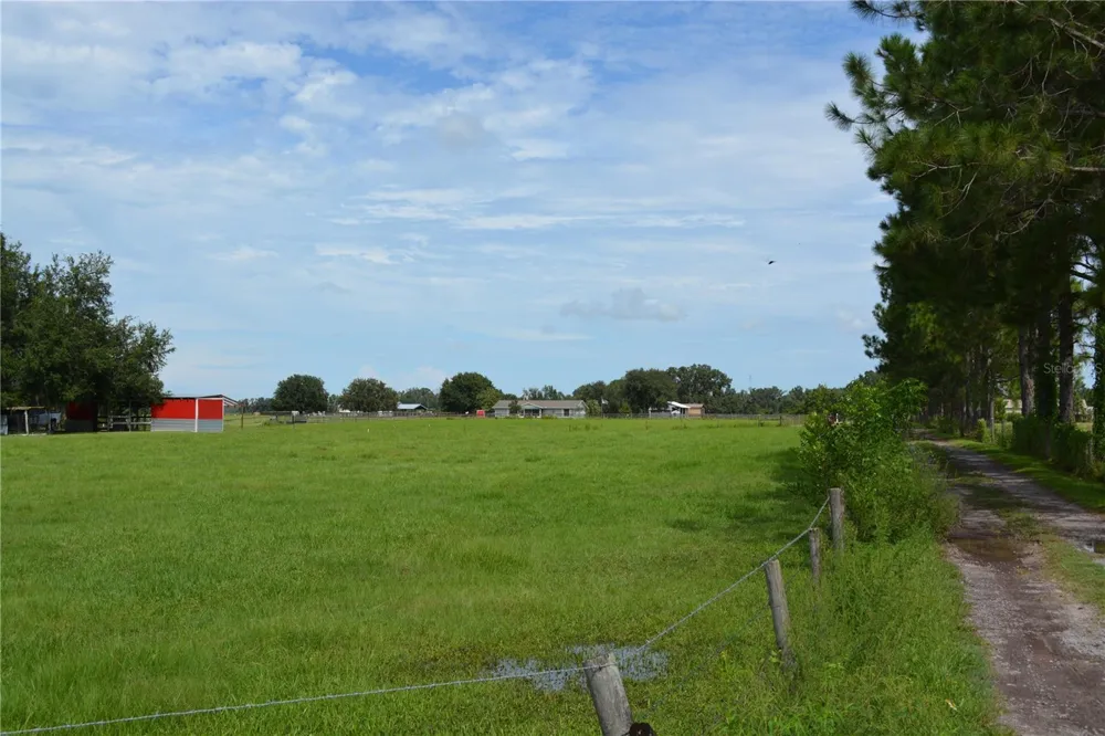 7826 CR 736 Center Hill, FL 33514