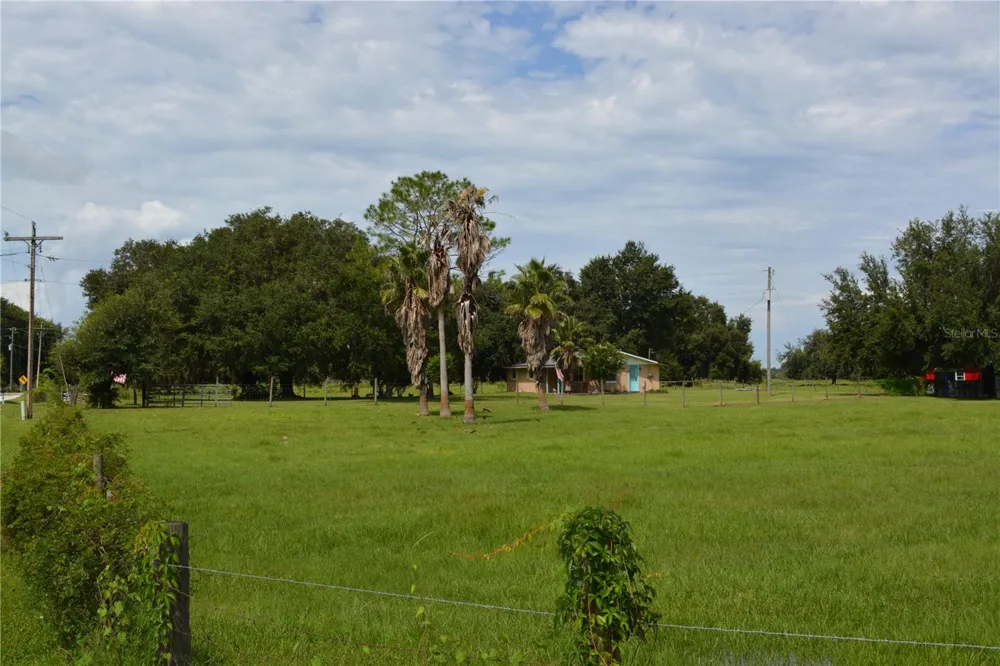 7826 CR 736 Center Hill, FL 33514