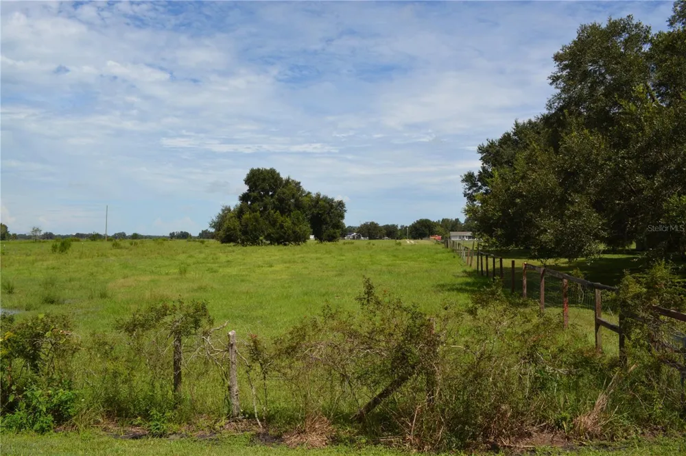 7826 CR 736 Center Hill, FL 33514