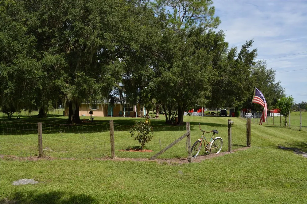 7826 CR 736 Center Hill, FL 33514