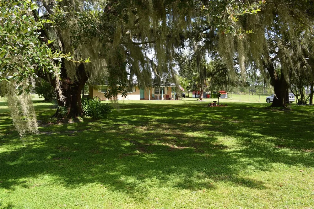 7826 CR 736 Center Hill, FL 33514