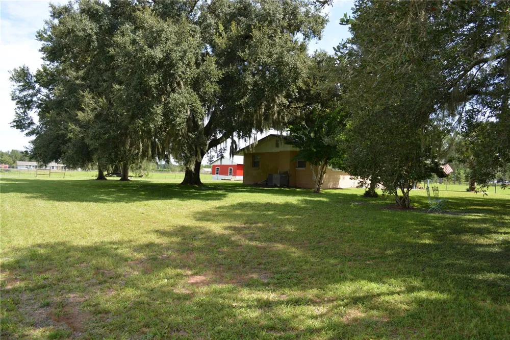7826 CR 736 Center Hill, FL 33514