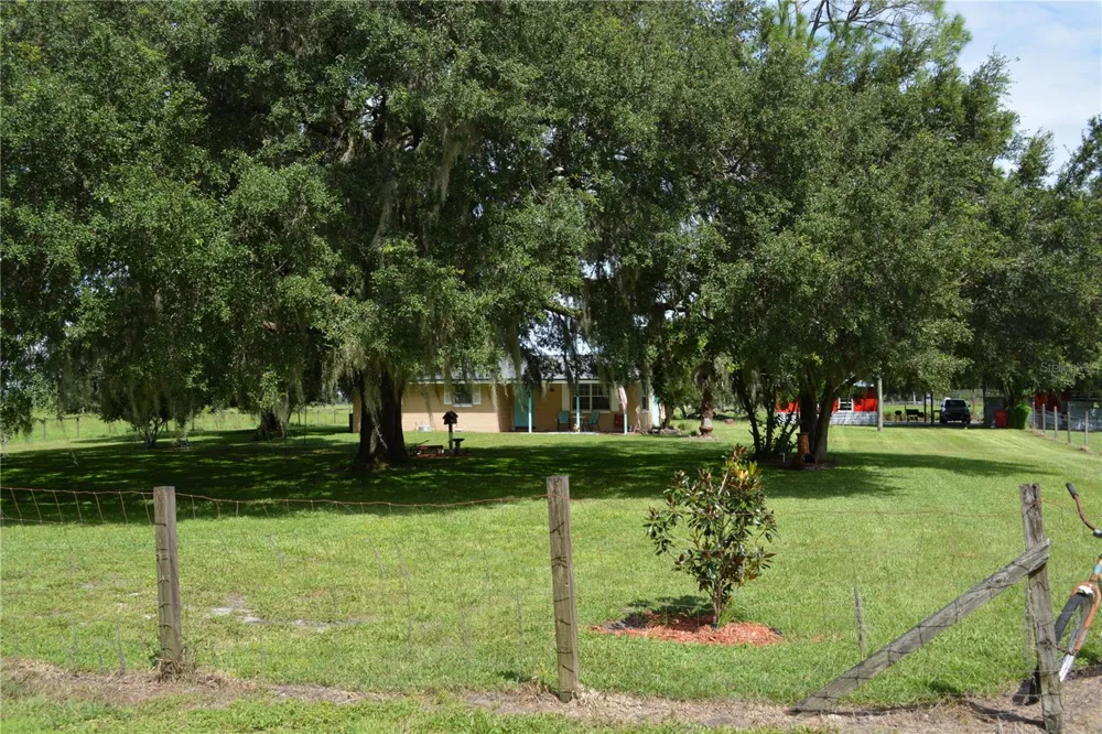 7826 CR 736 Center Hill, FL 33514