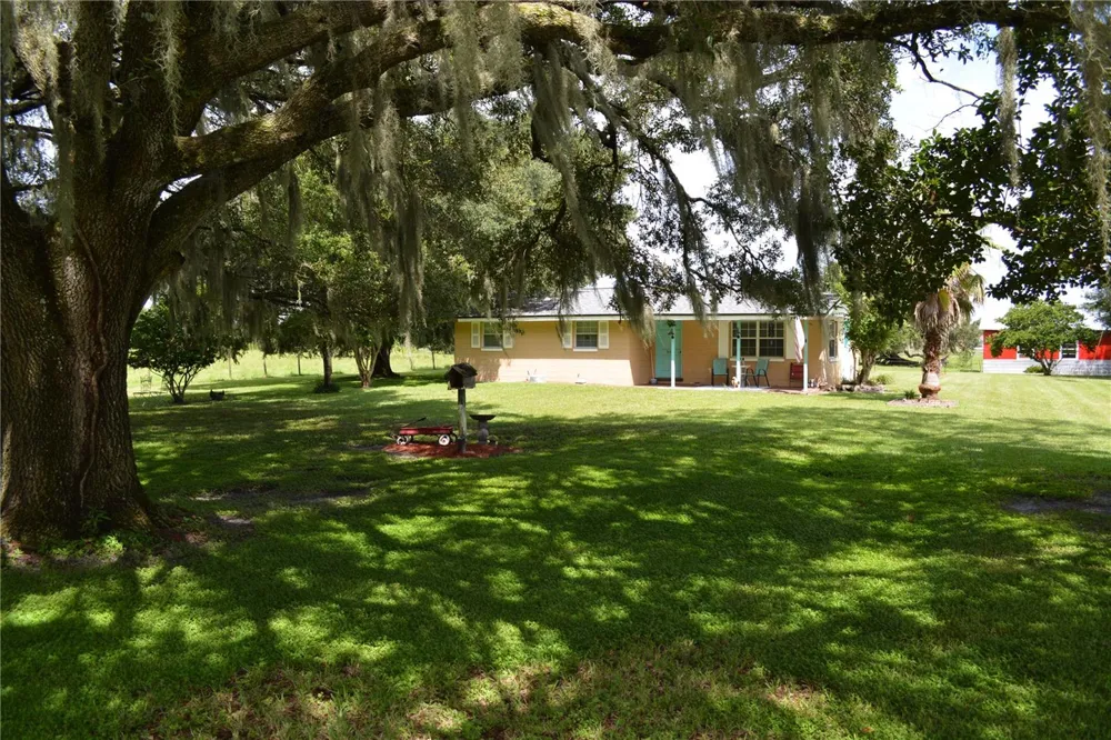 7826 CR 736 Center Hill, FL 33514