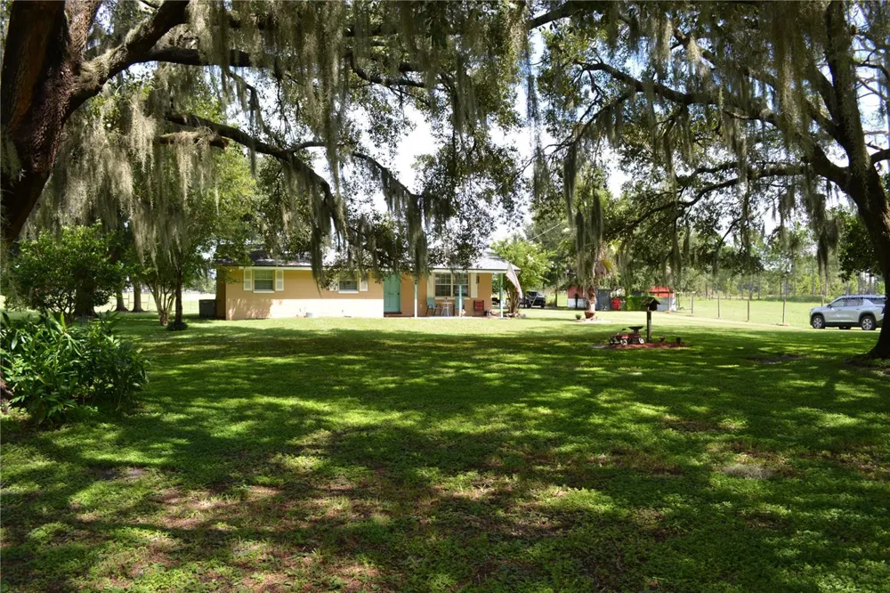 7826 CR 736 Center Hill, FL 33514