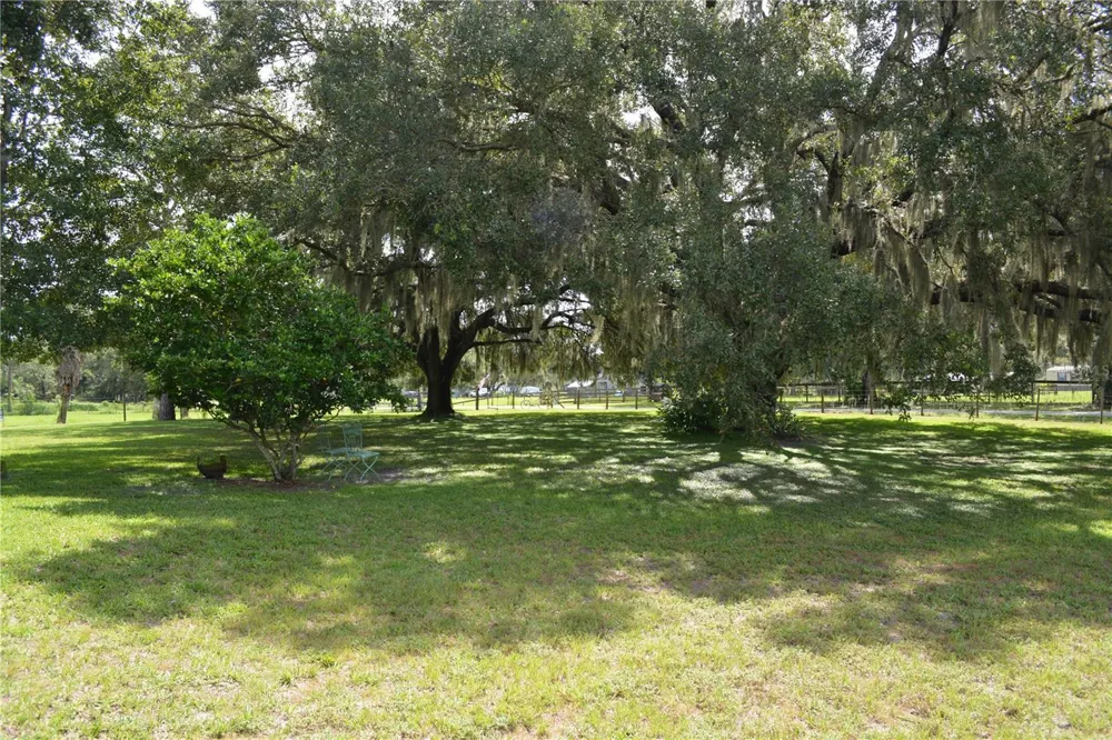 7826 CR 736 Center Hill, FL 33514