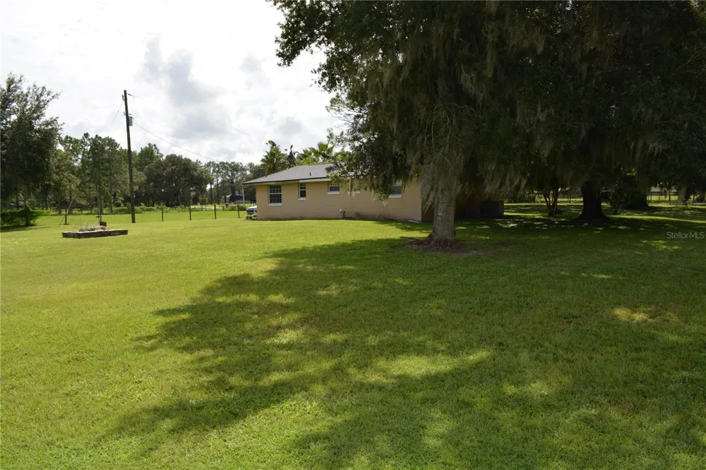 7826 CR 736 Center Hill, FL 33514