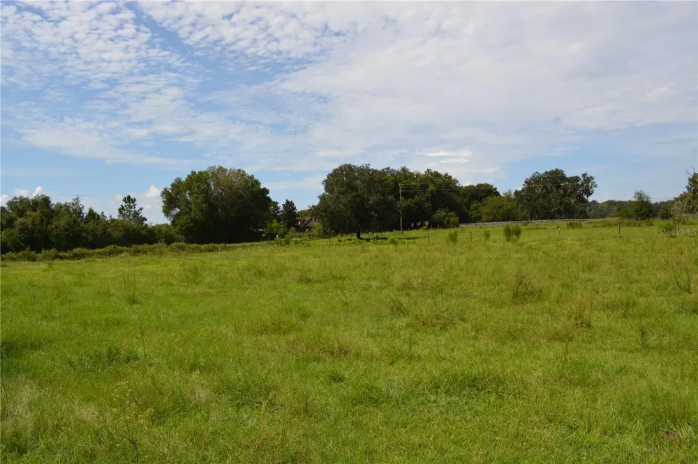 7826 CR 736 Center Hill, FL 33514