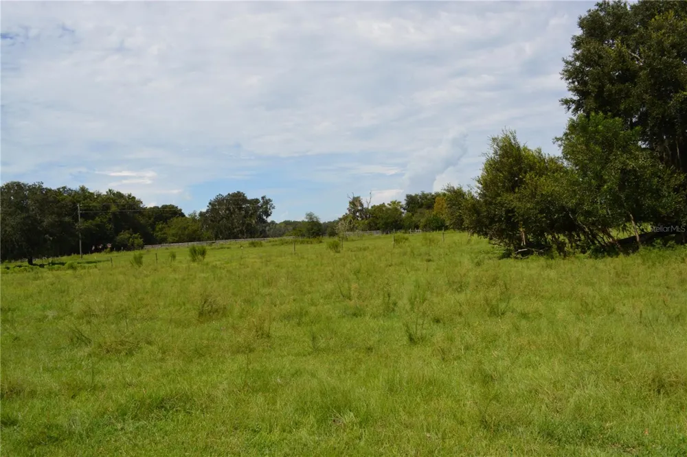 7826 CR 736 Center Hill, FL 33514