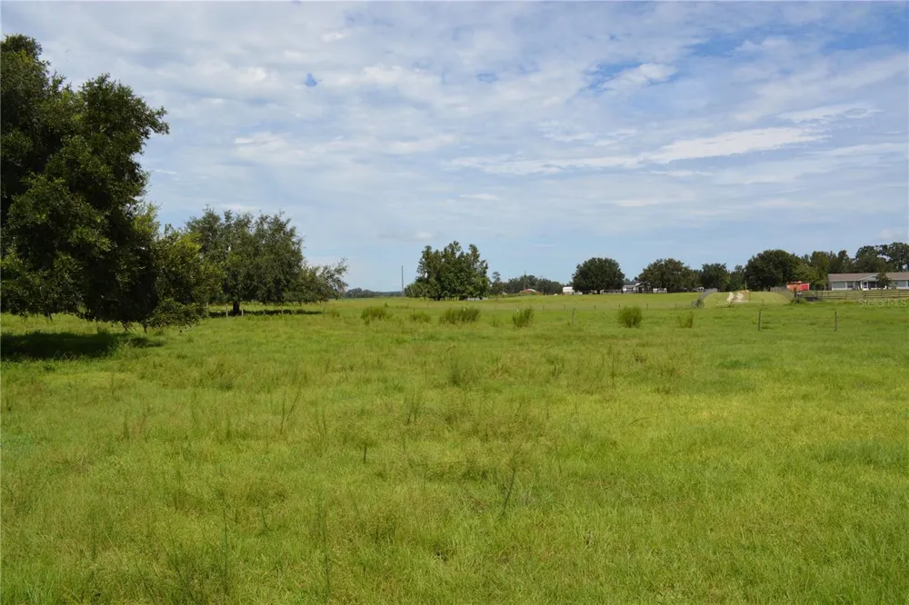 7826 CR 736 Center Hill, FL 33514