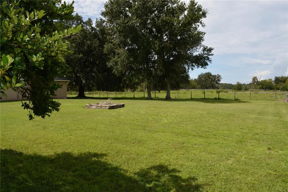 7826 CR 736 Center Hill, FL 33514